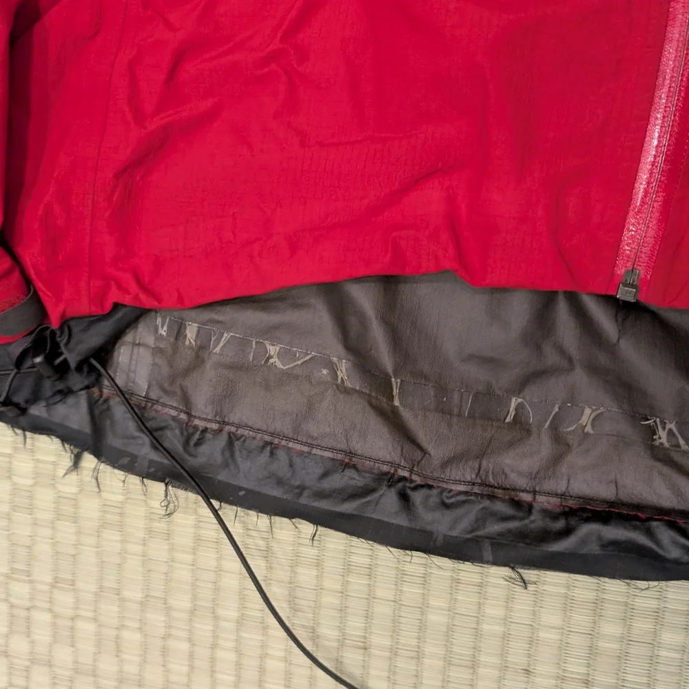 Arc'teryx Hideaway Hood Gore-tex Paclite Shell Jacket Red Men's Size Medium - Picture 8 of 9